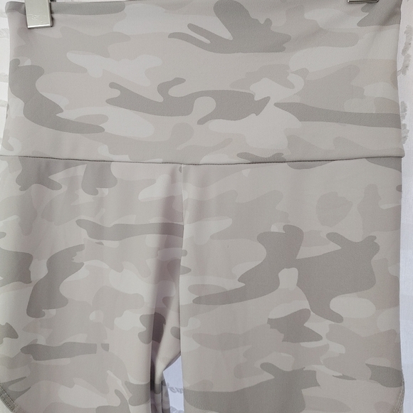 Onzie Camo Mesh Stirrup Leggings XS - Picture 3 of 12